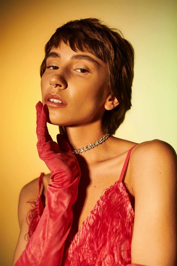 Comment intégrer des sacs en toile dans un look business sans perdre en raffinement?